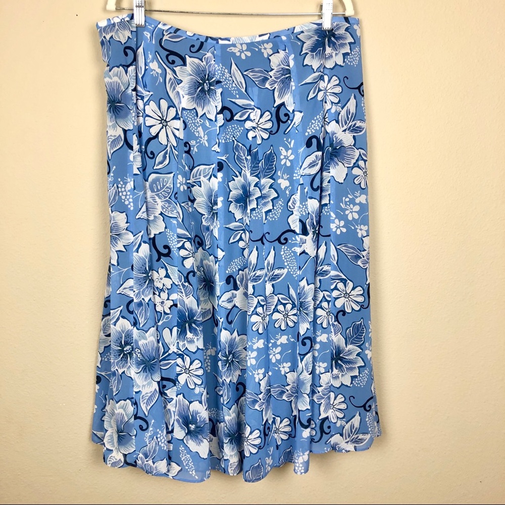 Jones Wear Blue & White Floral, Pleated Skirt 16